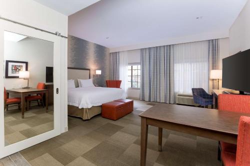 a hotel room with a bed and a desk at Hampton Inn Santa Barbara/Goleta in Santa Barbara