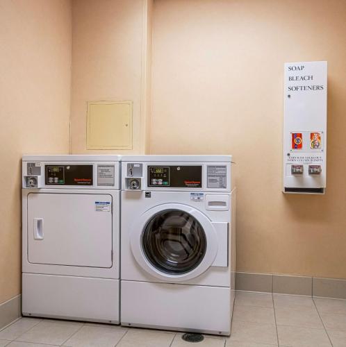 a washing machine and a dryer in a room at Hampton Inn & Suites Sacramento-Elk Grove Laguna I-5 in Elk Grove