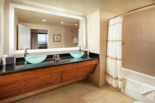 a bathroom with two sinks and a large mirror at San Diego Marriott La Jolla in San Diego