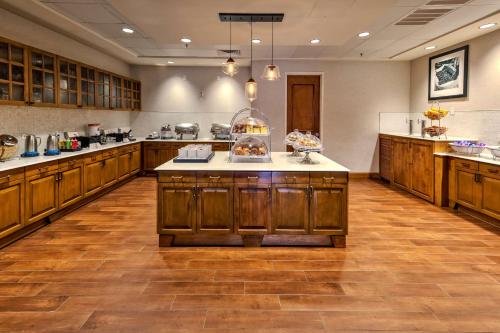 Hampton Inn & Suites Austin-Downtown/Convention Center Image