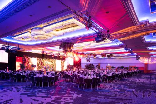 a large banquet hall with tables and chairs in it at Hilton Birmingham Metropole Hotel in Bickenhill