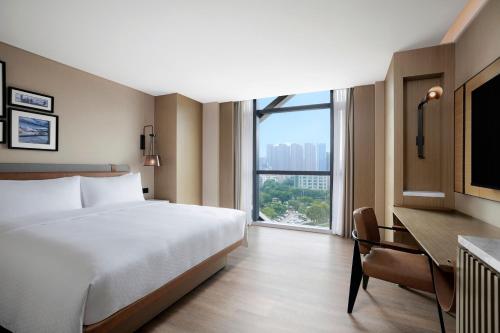 Postel nebo postele na pokoji v ubytování Four Points by Sheraton Shenzhen Bao'an