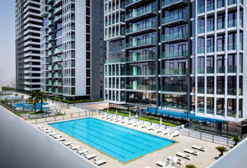 Bazén v ubytování Elite LUX Holiday Homes - Chic & Modern Studio in JVC, Dubai nebo v jeho okolí