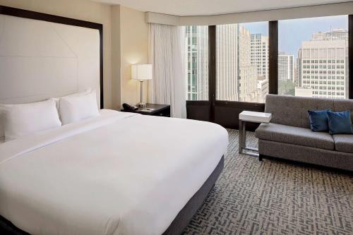 DoubleTree by Hilton Chicago Magnificent Mile Image