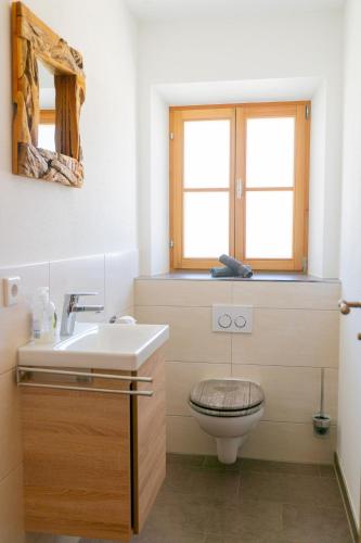Un baño de Ferienwohnungen Heillinger Gütl inkl. Chiemgaukarte