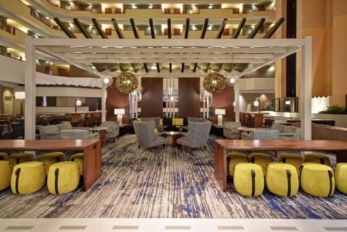 Posezení v ubytování Embassy Suites Charleston
