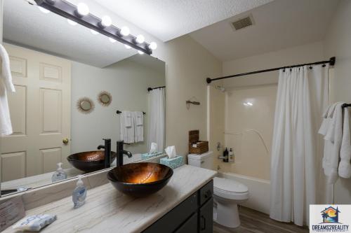 a bathroom with two sinks and a large mirror at 3BR Condo with Lake View - Trout Fishing - Playground - 2 Pools - Stairs Required - FREE TICKETS INCLUDED - PR69-9 in Branson