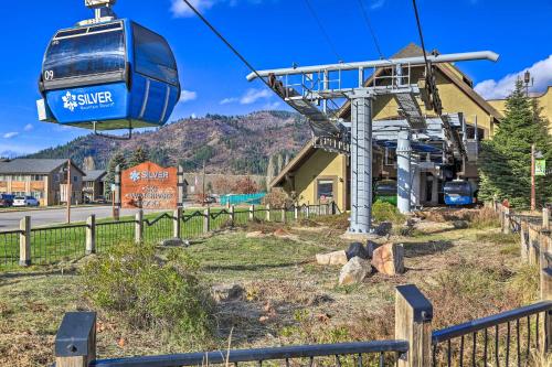 a gondola ride at the springs resort at Pet-Friendly Silver Mountain Studio Mountain View in Kellogg