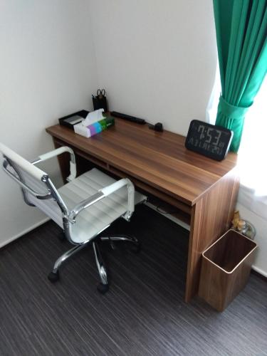 a desk with a chair and a clock on it at Tsunageru Aomori Yasukata - Vacation STAY 40732v in Aomori