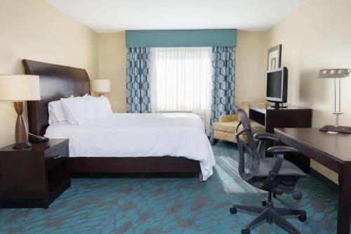 Μια τηλεόραση ή/και κέντρο ψυχαγωγίας στο Hilton Garden Inn Fargo