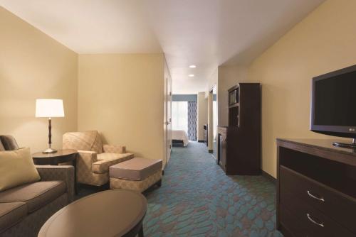 Μια τηλεόραση ή/και κέντρο ψυχαγωγίας στο Hilton Garden Inn Fargo