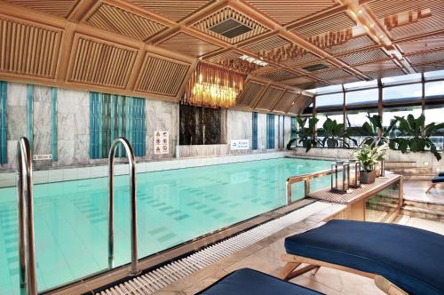 a large indoor pool with a large swimming pool at Hilton Helsinki Strand in Helsinki