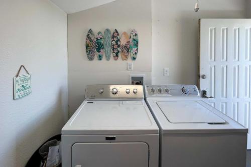 Walk to Beach: 3BR w/ Fire Pit & Plenty of Parking photo 26