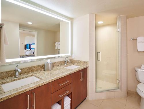a bathroom with two sinks and a shower at Hilton Grand Vacations Club Paradise Las Vegas in Las Vegas
