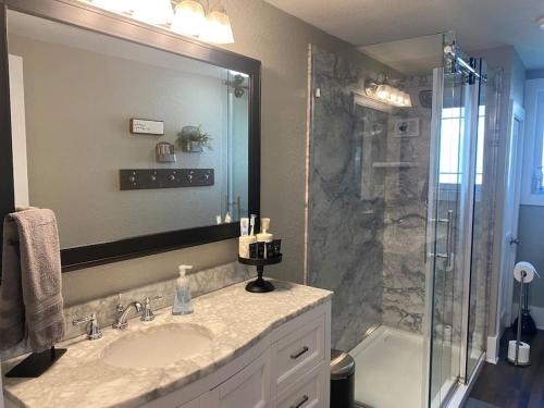 A bathroom at Newly Remodeled 2 BR Private Home w/ King Bed