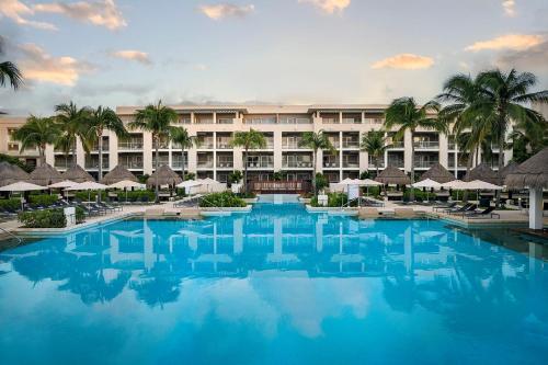 Bazén v ubytování Paradisus La Perla - Adults Only - Riviera Maya - All Inclusive nebo v jeho okolí
