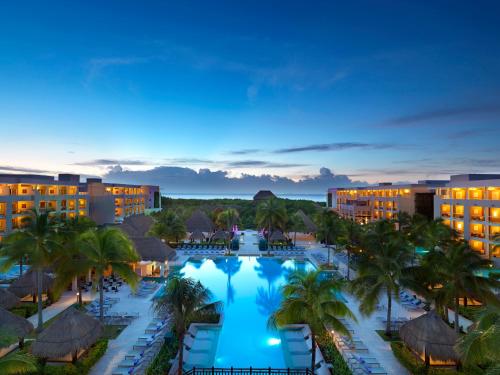 Bazén v ubytování Paradisus La Perla - Adults Only - Riviera Maya - All Inclusive nebo v jeho okolí