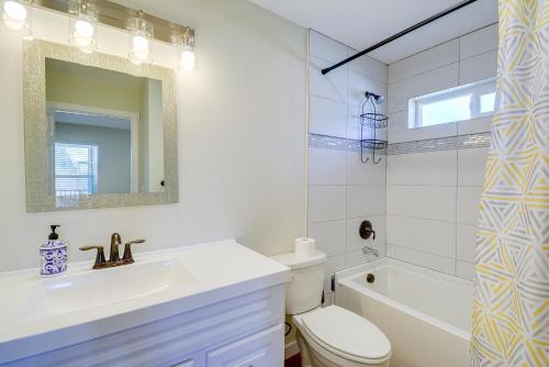 ein Badezimmer mit Waschbecken, Toilette und Spiegel in der Unterkunft Westport Vacation Rental with Private Hot Tub! in Westport