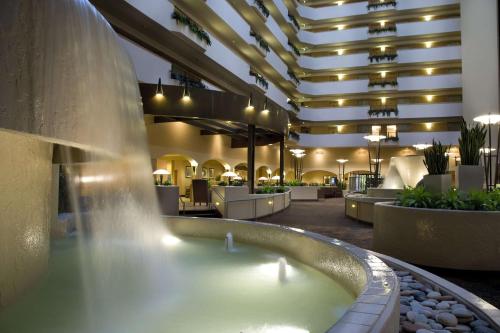 a water fountain in the middle of a building at Embassy Suites by Hilton Kansas City International Airport in Kansas City