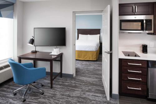 TV a/nebo společenská místnost v ubytování Hampton Inn & Suites Miami-Doral Dolphin Mall