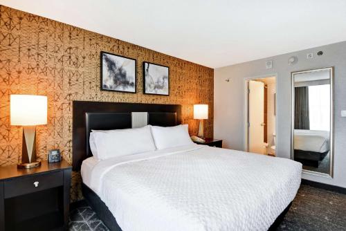 Embassy Suites by Hilton Minneapolis Airport Image