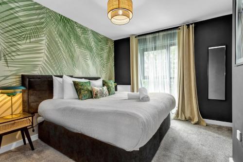 a bedroom with a large bed and a large window at Free Parking Luxury Safari House in Manchester