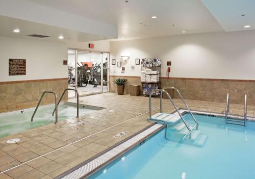 a swimming pool in a gym with a swimming pool at Hilton Omaha in Omaha