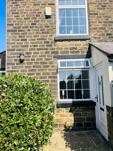 Gallery image of Willow Cottage - Billinge Wigan, sleeps 4 , parking and garden in Billinge
