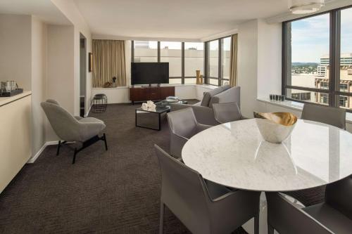 Area soggiorno di Hilton Portland Downtown