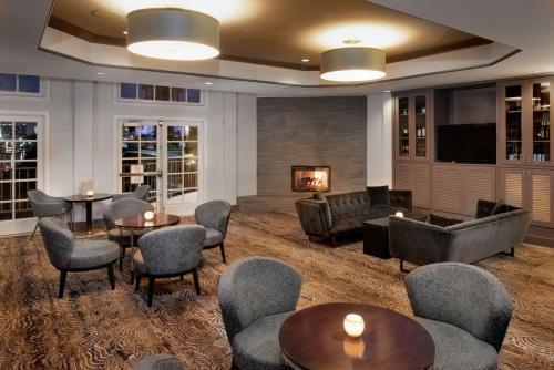 Hilton San Diego Airport/Harbor Island Image