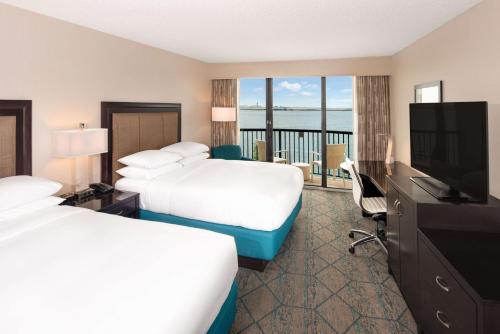 Hilton San Diego Airport/Harbor Island Image
