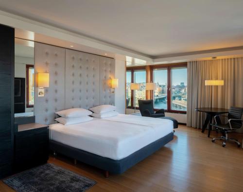Hilton Stockholm Slussen Hotel Image