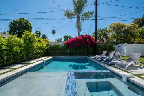 Gallery image of Universal Studio Stellar Home with pool and jacuzzi in Los Angeles