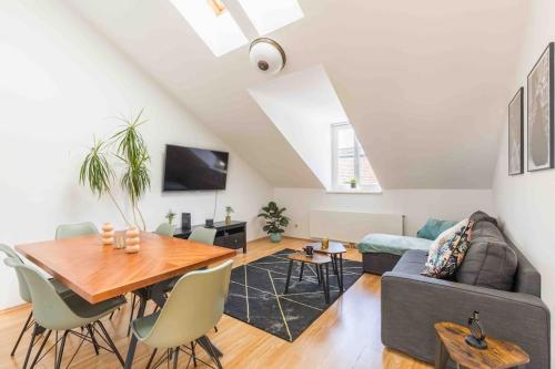 Modern Colonial Style, Central, Rooftop, BBQ