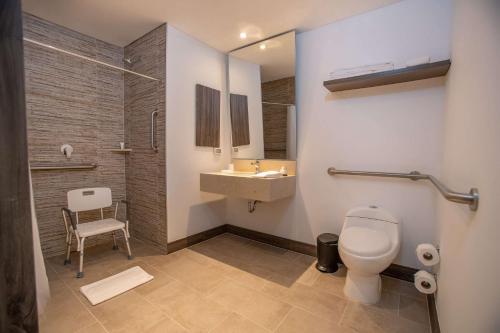 a bathroom with a toilet and a sink and a shower at Hampton By Hilton Valledupar in Valledupar