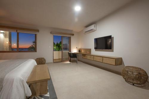 a bedroom with a bed and a tv on a wall at Casa al Mar in La Paz