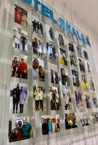 a collage of photos on the side of a building at Hotel Skalla - MELHOR CUSTO BENEFICIO in Teixeira de Freitas