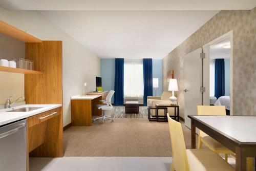 Postel nebo postele na pokoji v ubytování Home2 Suites By Hilton Joliet Plainfield