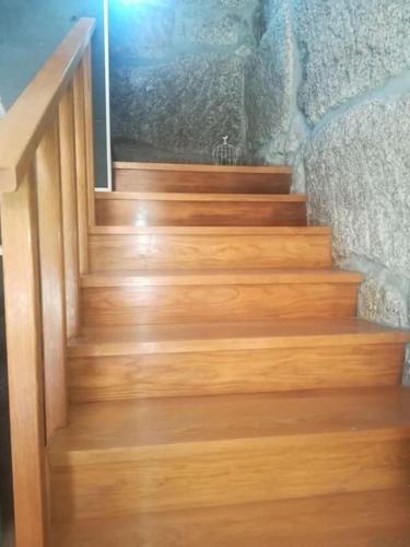 a stairway with wooden steps in a house at Beiral da Marfida in Amarante