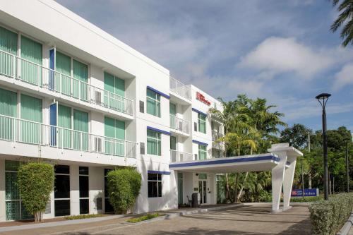 Hilton Garden Inn Miami Brickell South Image