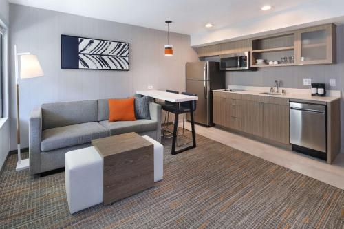 Cuisine ou kitchenette dans l'établissement Homewood Suites By Hilton San Diego Central