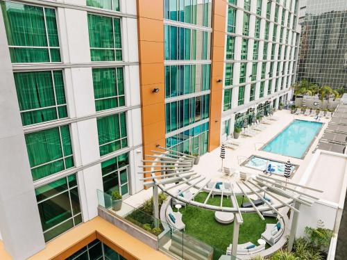 Kolam renang di atau dekat dengan Carte Hotel San Diego Downtown, Curio Collection By Hilton