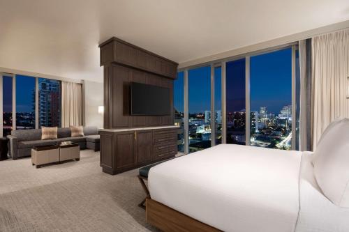 Carte Hotel San Diego Downtown, Curio Collection By Hilton Image