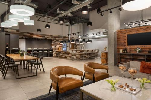 Carte Hotel San Diego Downtown, Curio Collection By Hilton Image