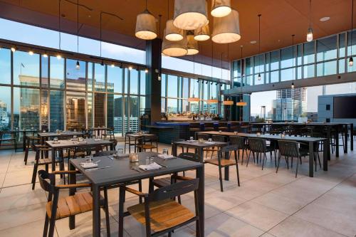 Carte Hotel San Diego Downtown, Curio Collection By Hilton Image