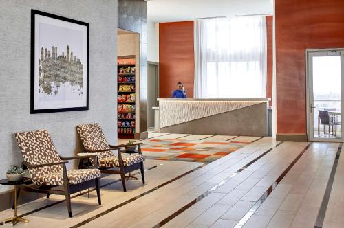 Hampton Inn & Suites Atlanta-Midtown, Ga Image