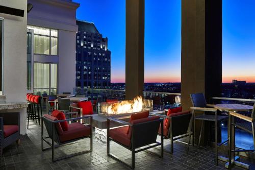 Hampton Inn & Suites Atlanta-Midtown, Ga Image