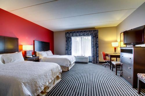 Ένα ή περισσότερα κρεβάτια σε δωμάτιο στο Hampton Inn Birmingham/Leeds