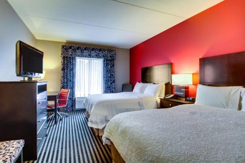 Ένα ή περισσότερα κρεβάτια σε δωμάτιο στο Hampton Inn Birmingham/Leeds