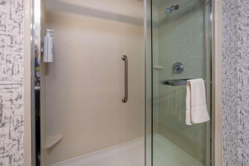 Ένα μπάνιο στο Hampton Inn Birmingham/Leeds